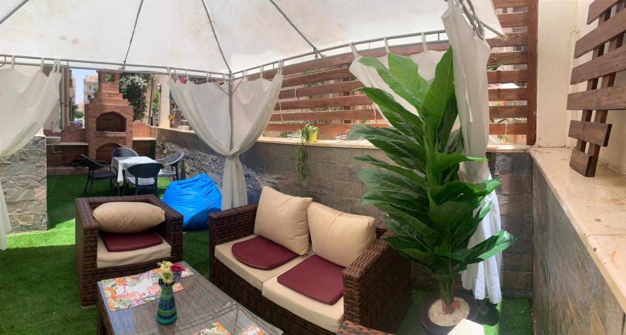 Apartment With A Private Garden In New Caïro Buitenkant foto